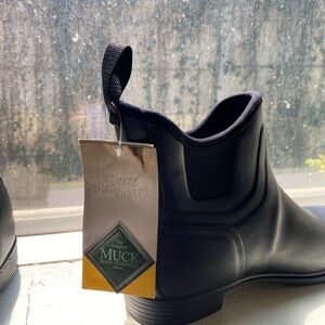 New Muck black rain boots size 6